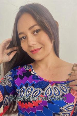 198511 - Laura Age: 41 - Colombia