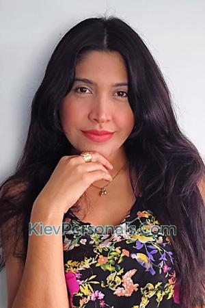 205713 - Stephanie Age: 36 - Colombia