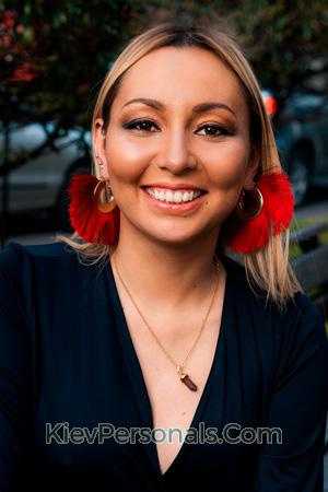 205925 - Laura Age: 36 - Colombia